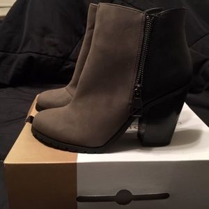 Criviel Taupe/Black Two color boots